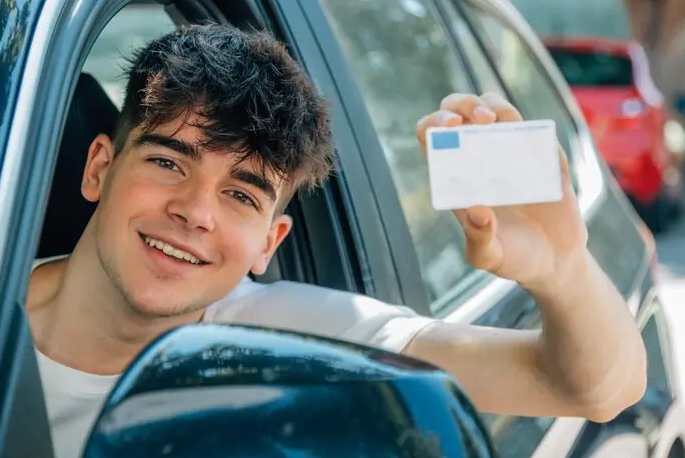 Achieving your driving license with Goon Autrijschool in Utrecht