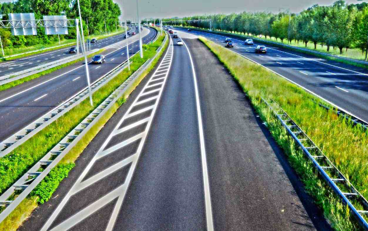 Managing speed and lanes during Dutch drives