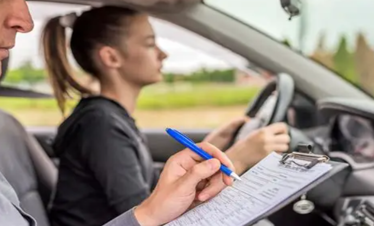 Transparent progress tracking for student driving